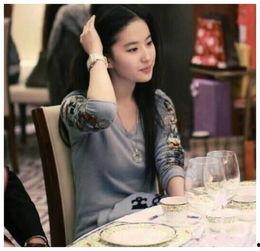 娱乐吃瓜女星剧组,揭秘吃瓜女星与神秘剧组背后的故事